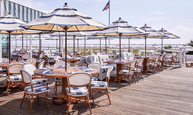 How to Choose the Best Outdoor Waterfront Dining Experience