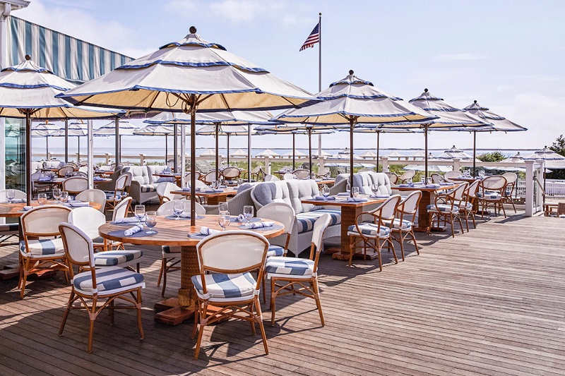 How to Choose the Best Outdoor Waterfront Dining Experience